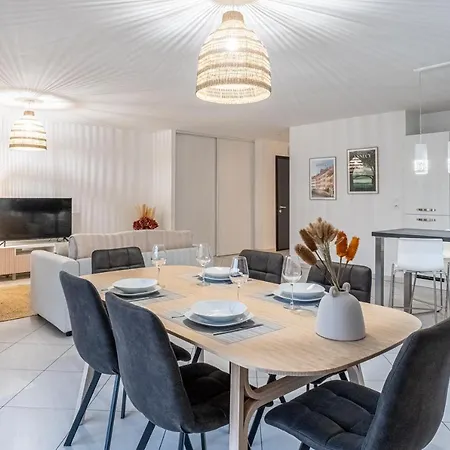 Apartment La Canopee D'annecy - Spacieux T3 Situe A L'entree De La Vieille Avec Garage Et Grande Terasse Annecy