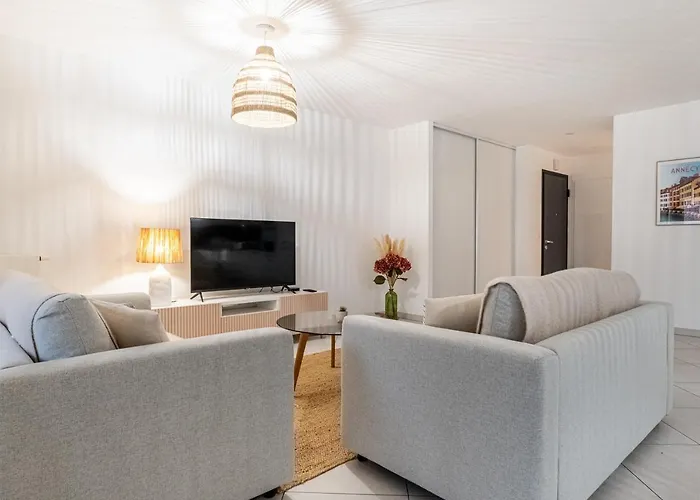 La Canopee D'annecy - Spacieux T3 Situe A L'entree De La Vieille Avec Garage Et Grande Terasse