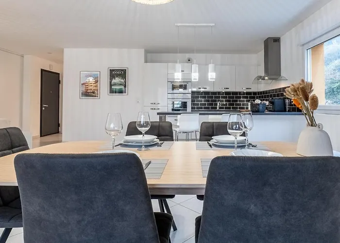 La Canopee D'annecy - Spacieux T3 Situe A L'entree De La Vieille Avec Garage Et Grande Terasse * Annecy