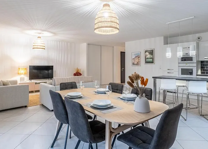 Apartment La Canopee D'annecy - Spacieux T3 Situe A L'entree De La Vieille Avec Garage Et Grande Terasse Annecy