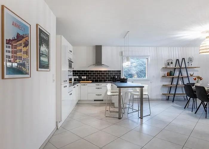 La Canopee D'annecy - Spacieux T3 Situe A L'entree De La Vieille Avec Garage Et Grande Terasse Apartment Annecy